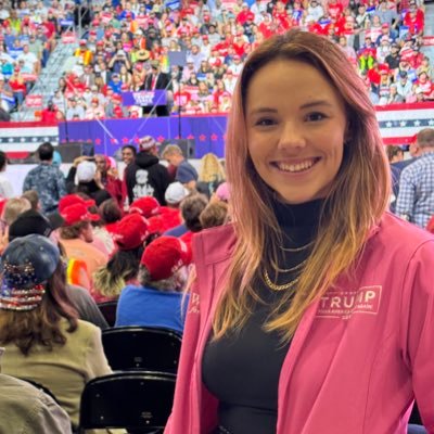 Dir. of Media Affairs @SecVetAffairs @DepVetAffairs | a little politics, a lot of football ⚽️🏈 | my opinions & tweets are my own