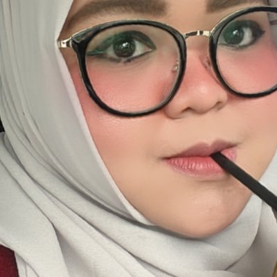 Teman bicara yg senang mendengar kamu bercerita | Just let me fix your smile | ✉ celoteholic@gmail.com