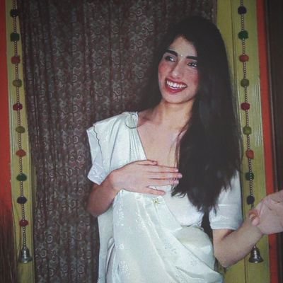 vroukhushii's profile picture. Meri baaton mein sense Sirf nonsense log he samjhenge! 💀