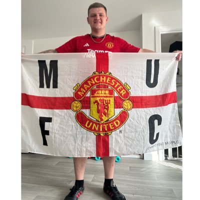 Chapter 34, Husband & Father of two, Tortoise owner 🐢 Love my sport Football & Boxing ⚽️🥊 Supporter/member of @ManUtd #MUFC #GGMU 🔴⚪️⚫️