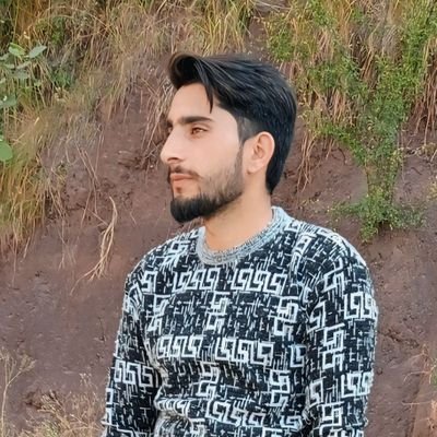 شاخ سے جو گر جائیں ہم وہ پتے نہیں😎😎
آندھیوں سے کہہ دو اپنی اوقات میں رہیں