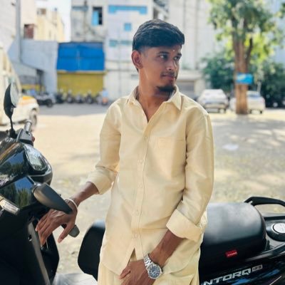 Azarude94850917's profile picture. 