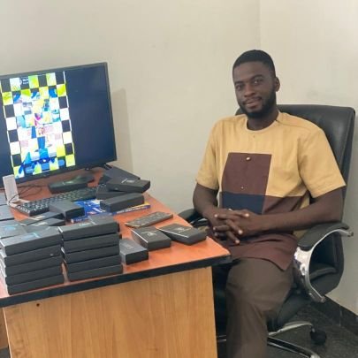 Je suis Marcel Fidel Gbamou, diplômé en Relations Internationales, Gérant MBAG Multi-Services et Caforojeex; Consultant commercial à GO AFRICA ONLINE Guinée!