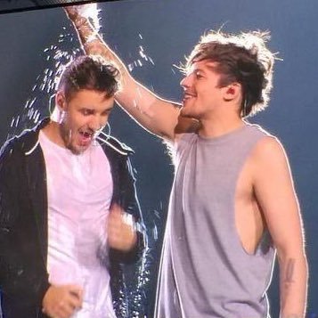 angelsflyx1d's profile picture. just a fangirl
