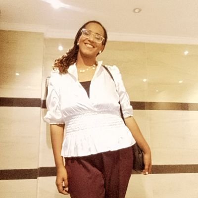 Teacher🧑🏫 Feminist ♀️♉ Content Creator 📽️🎤Artist 🎨👩🎨 🤦Au-Natural All The Time👩🏾 #SudanWar2023-2024 #KeepEyesOnSudan
MUA page : @duchess_of_color