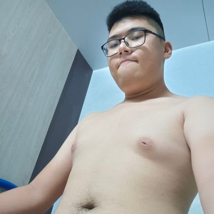 与人交往…很麻烦。一旦开始就要不断维持,如果联系中断了,想再重新恢复,就得消耗更多的时间。单身,0.5不分,喜肉壮🐻或🐷(如果是多毛的话更好),多毛控(对多毛的肉壮🐻或🐷都没抵抗力)
https://t.co/26u3fIyqBK
微信号:zhenbine4599