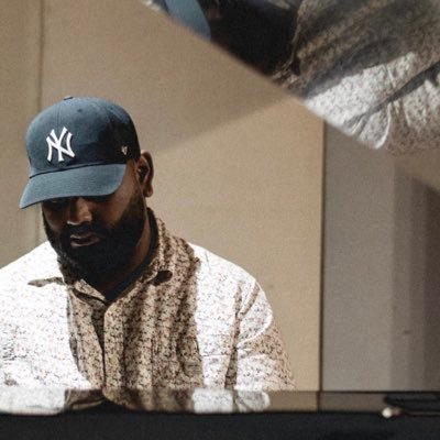 everythingvivid's profile picture. “I’m a Star” out now 💫