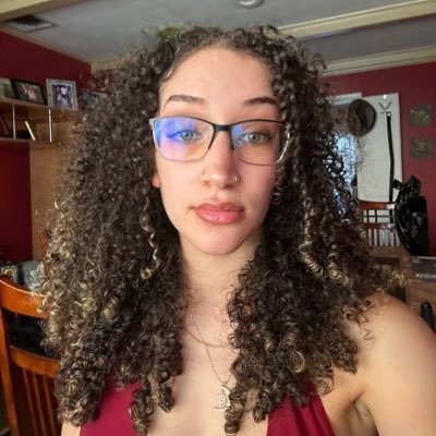 vanessasuxks's profile picture. 🦋🌻