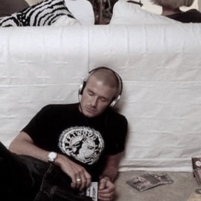 TheEndIsNear11D's profile picture. can you see right through me??