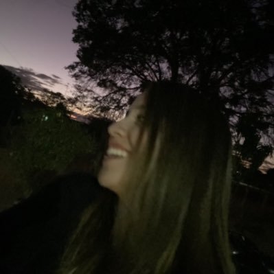 Bonita (mas não de rosto), gente fina (mas não de corpo). Espírito forte e coração meigo.