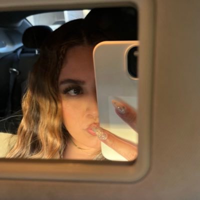 ximcna's profile picture. 