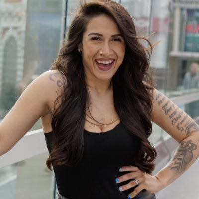 TheRestrepo_'s profile picture. your Puerto Rican🇵🇷 podcast host🎙️ of Real With Restrepo  Online business builder + entrepreneur 📱