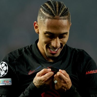 Wierny Kibic Barcelony oraz Zapalony fan Manchesteru United i Wisły Kraków .Bukmacherka to moja cicha pasja. Uwielbiam oglądać Premier League, Serie A