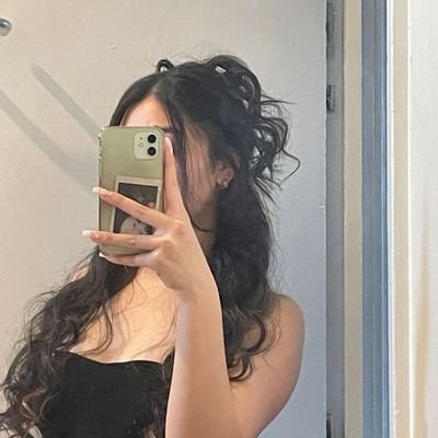 PinkPiggyonsol's profile picture. 