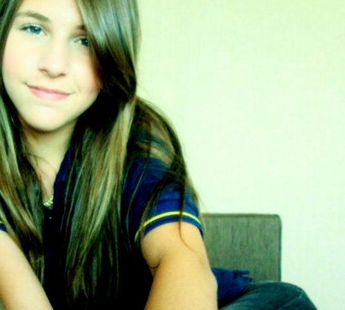 Segue. Pede msn e Facebook e você conheçe melhor. (: