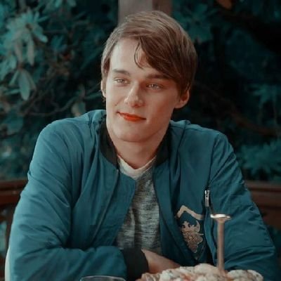 › —— ☆ ²³ { 𝐆𝐎𝐋𝐃 𝐅𝐑𝐄𝐍𝐂𝐇 } Rey de Auradon. B̸e̸s̸t̸i̸a̸ ( #IlusSBWorld )