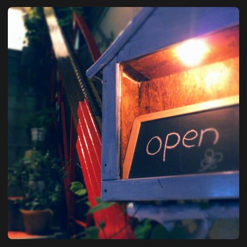 coccinelle222's profile picture. 福岡は薬院六角「コチヤ」の店長やっとります。15時～24時まで、はやめbeerしたり、おそめlunchしたり、イベントもちょくちょく開催中。ちっちゃいお店でわいわいやっとります。あ、木曜は定休日ですので。