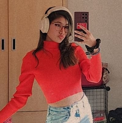 f_ally016's profile picture. here to distract myself from losing it.