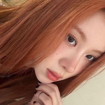 adority the volunteers aesthetic girl by bluevinyl, Yerin Baek.