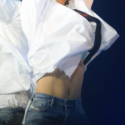 gloss_tyvn's profile picture. previously I was @stxrtyvn_city .
welcome to the new home.