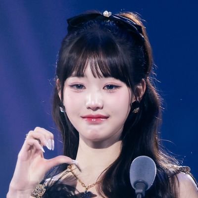 hatemath4444's profile picture. 아이브 포카 판매하는 계정입니다:) 교환 안받고있어요😿🙏🏻
