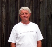 Ian is a photographer and internationally successful author. He creates interactive ebooks. Screen Tourism professional . Instagram @ianbrodiephoto