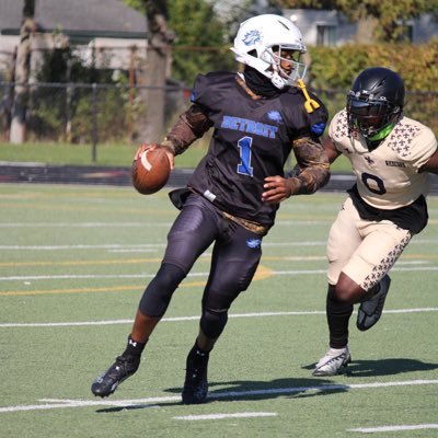 QB @CCCLionsFb Height 6’4 weight 205 4 years of eligibility Ferris State Bounce Back 2022 National Champ 💍💍#Quick6crew #PLAYMAKER