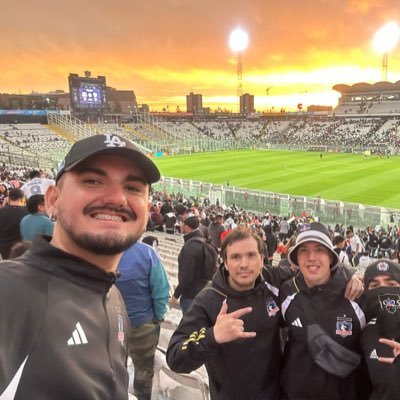 Licenciado en psicología y futuro administrador público, Tolkieniano. Fanático del fútbol. Hincha y Socio de Colo-Colo el eterno Campeón.