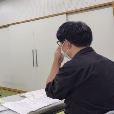 十七戦地・脚本演出担当。代表作『花と魚』(第17回 劇作家協会新人戯曲賞)、『獣のための倫理学』( CoRich舞台芸術アワード!2013・6 位)(以上、十七戦地)。舞台『波濤』(室蘭開港150年市制施行100年記念事業)、ウルトラマンシリーズ(X、オーブ、ジード、R/B、タイガ)、アニメ『虚構推理』など脚本多数。