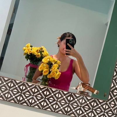 unable2stay's profile picture. bi porque me encantan los billetes