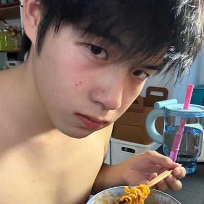 qihe5201314's profile picture. 