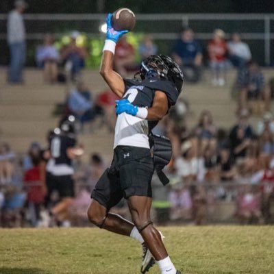 God first ✝️ Milton High School C/O 25 Height: 5’7 Weight: 160 GPA 4.5 Wr/Rb Clean: 325 Squat:480 Bench:270 40 time:4.4 masonbsd2@gmail.com @C3Elite7v7