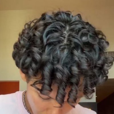 dailyomarscurls's profile picture. omar curls