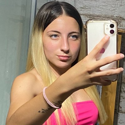 💌DMs open if you’ve got a sense of humor and a good playlist.
📍Iowa born & raised
♋ Cancer