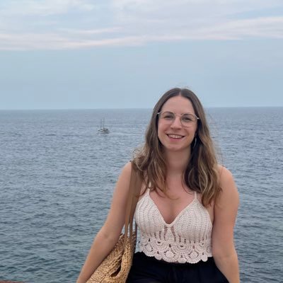 Sociolingüista, correctora i traductora. També intent de músic. Ara doctoranda FPU a la @UPFBarcelona fent coses de justícia lingüística en l'atenció sanitària