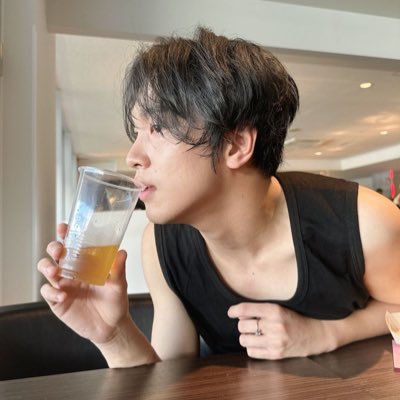 cig6r's profile picture. the world is beautiful with you, étaín.