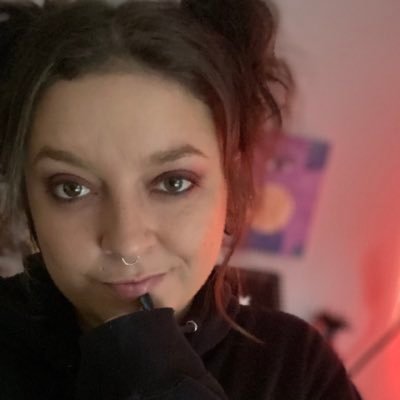 the_gnarlycarly's profile picture. 