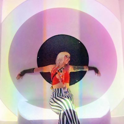 mua • color queen • artist • small biz owner • proud cat mom • edm fest vendor • in love 💍• 28 • AZ🌵• she/her • i make tie-dyes & cool art⬇️