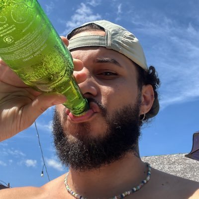 oluscaleal's profile picture. baixista dos tropiqui