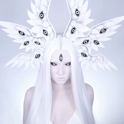 Self taught body painter/artist. Professional shapeshifter and dreamer. Find me across all platforms :)