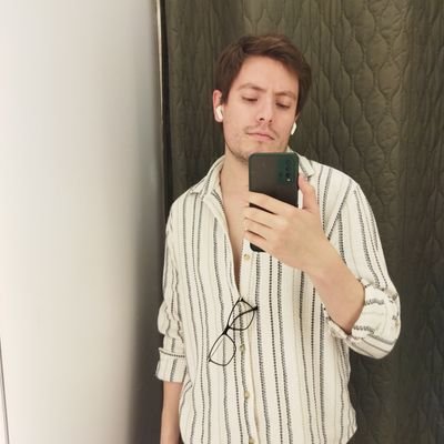 Hola soy Johannes pero mis amigos me dicen Novato. Soy un streamer de medio tiempo, artista frustrado, gamer y a veces digo babosadas que dan risa. 花樣年華 | 仕方がない