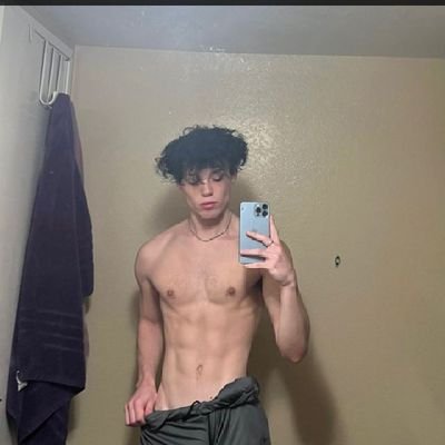 GAY LIFE🌝,NOT IN SEARCH FOR GIRLS❌ CUT COCK... LOVE TO HANGOUT WITH ANY STUD😇 I DON'T CARE WITH ANY SIZE OF COCK😈😍