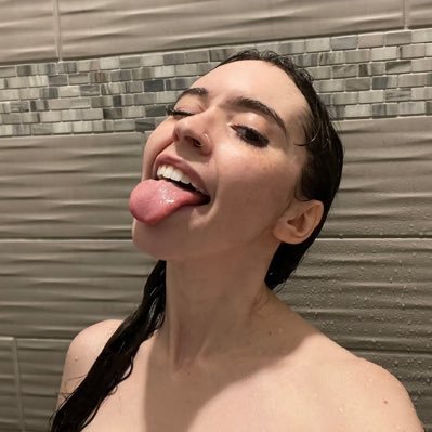 lushcatlyn's profile picture. gamer. all natural gym girl. more OF me 🌶️ ↓