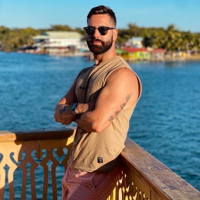 Real estate CEO
Travel enthusiast
World citizen
