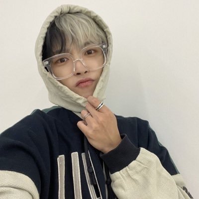 lesbian mctz agenda | 24 | she/her | NSFW MDNI 🇵🇸 | priv @sweetlyaj
