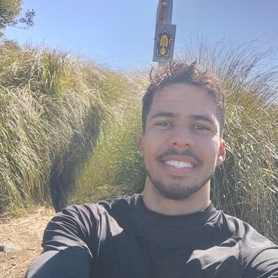 Gosto do cheiro da terra, do toque das ondas, da visão das árvores, do sabor das frutas, do som do riso e da sensação de estar plenamente vivo.🌎🌅🌌🏕📚♻️