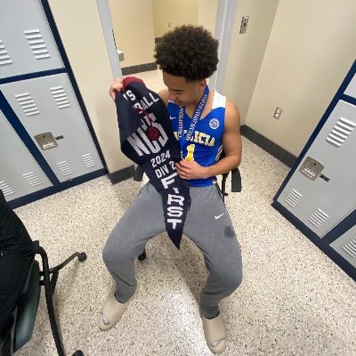 dominickdennis_'s profile picture. 6'1 sophmore guard for solano college (Email:Dominick1477@gmail.com)  NCAA ID:2304872847