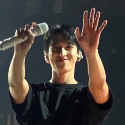 ponkbun's profile picture. Kpop trash