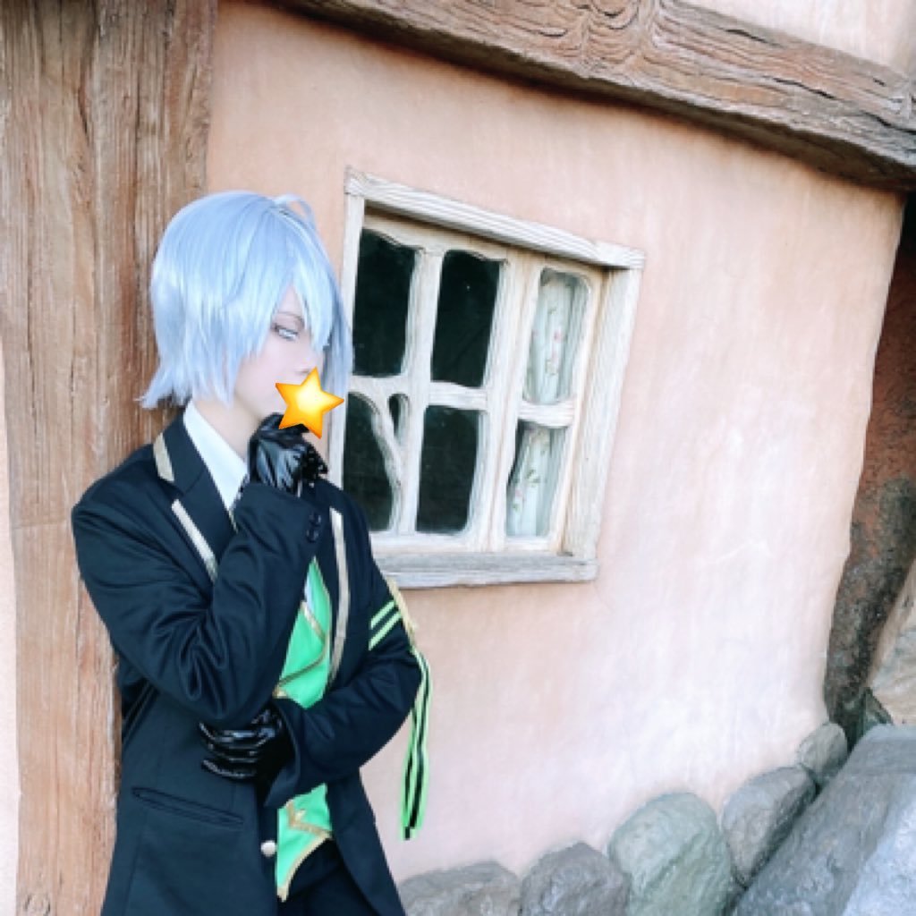 コス垢/成人済/何もかも初心者🔰です。ご了承ください。/推し twst→⚔️ 🌈🕒→🌞/⚠︎加工重/無言フォロー失礼します。