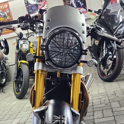 2025年春からバイク乗り換えるので更新します。2017年45歳で普通二輪取得、2018年ドラッグスター400cc、2019年yzf-r25,2020年大型二輪取YZF―R6、2022年GSXR1000R、2025年4月からTRIUMPHスラクストン1200RSに乗ります。青森県在住よろしくお願いしますー🏍️🎶
